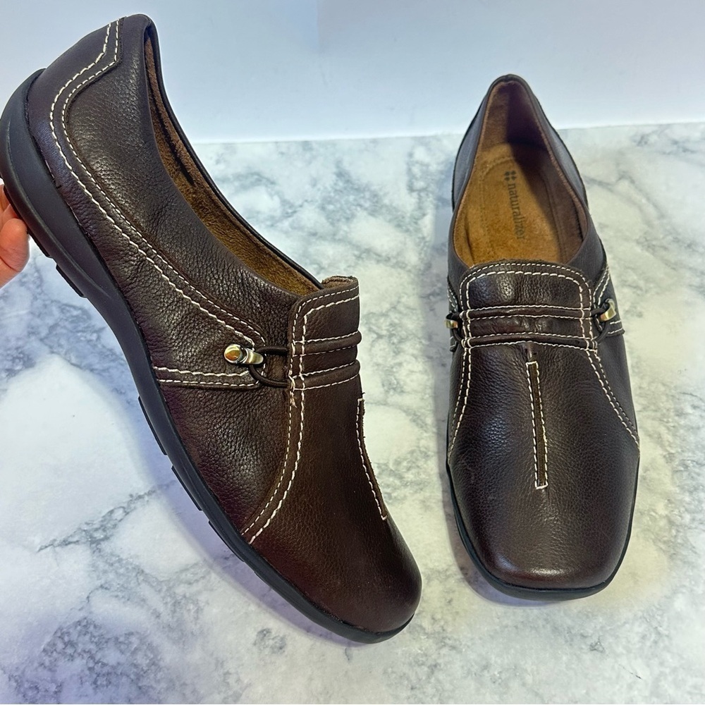 NWOB Naturalizer leather brown elastic slip on loafers shoes